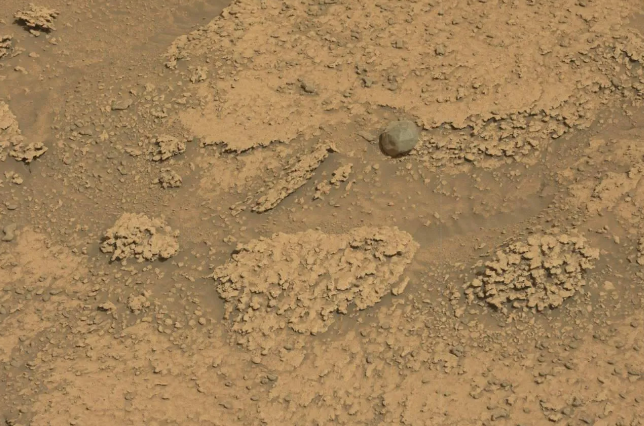 Марсохід NASA сфотографував на Марсі "прибульця" із космосу